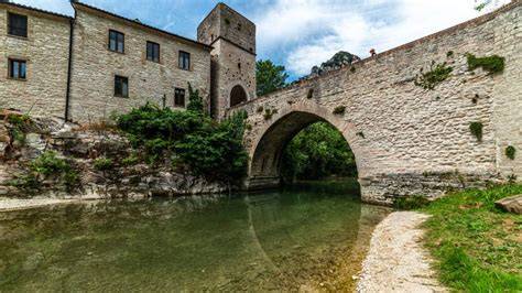 castello di genga veduta piazza