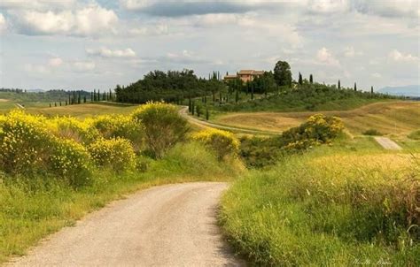 paesaggio rurale frasassi rilievi