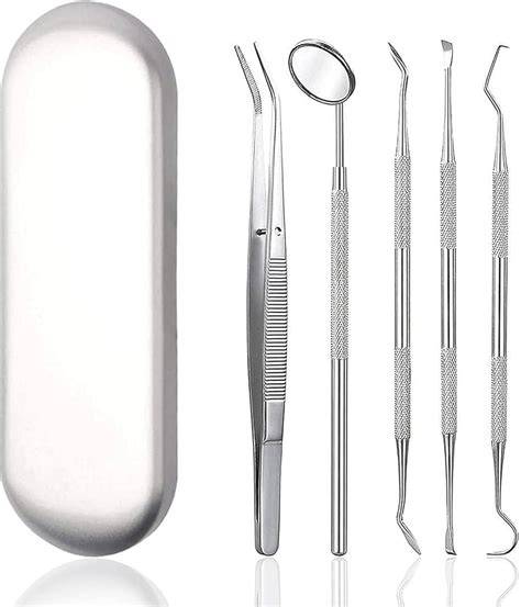 colori e strumenti della pulizia dentale